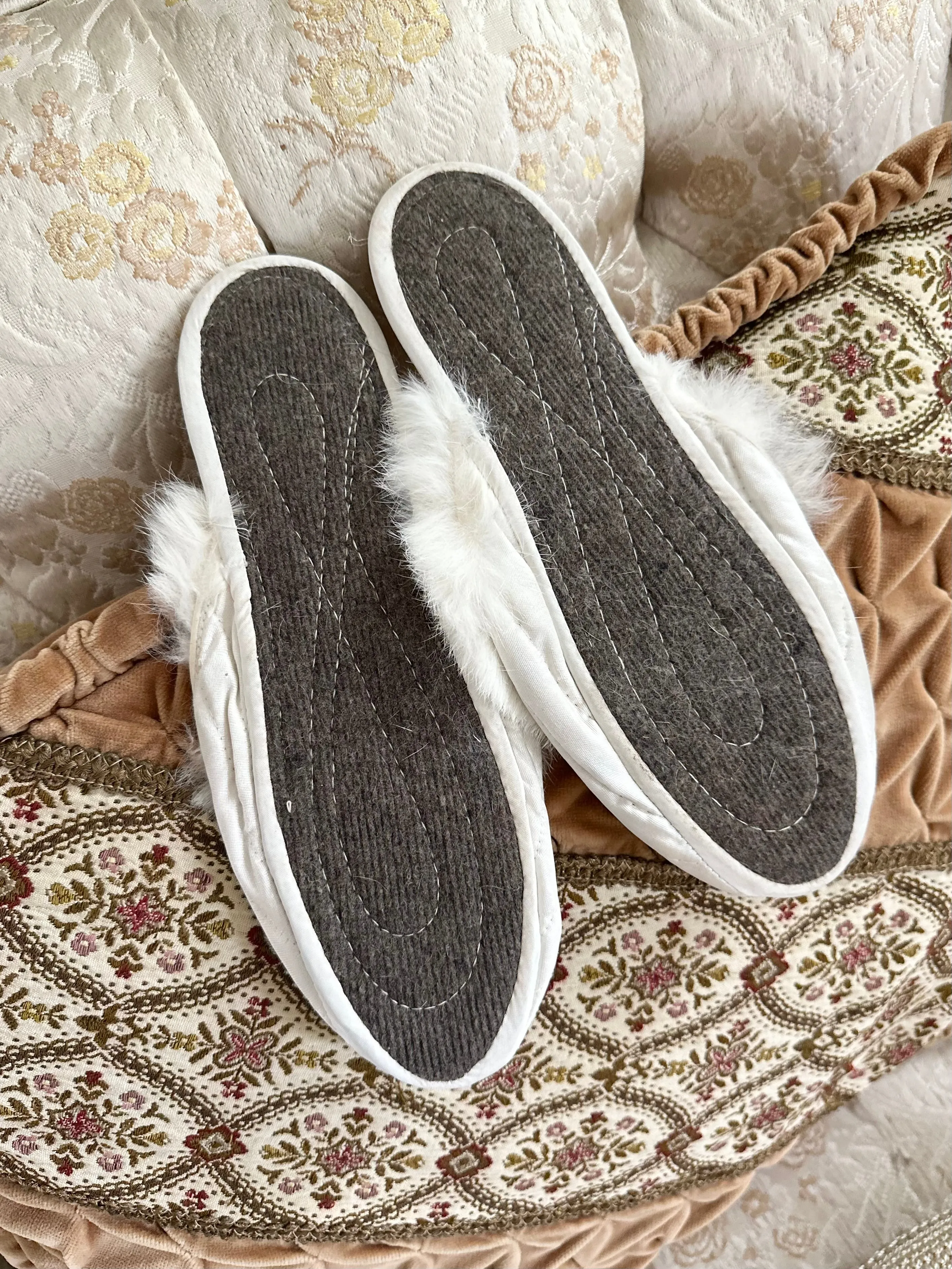 1950s White Fur Trim Japanese Dragon Slippers (6)