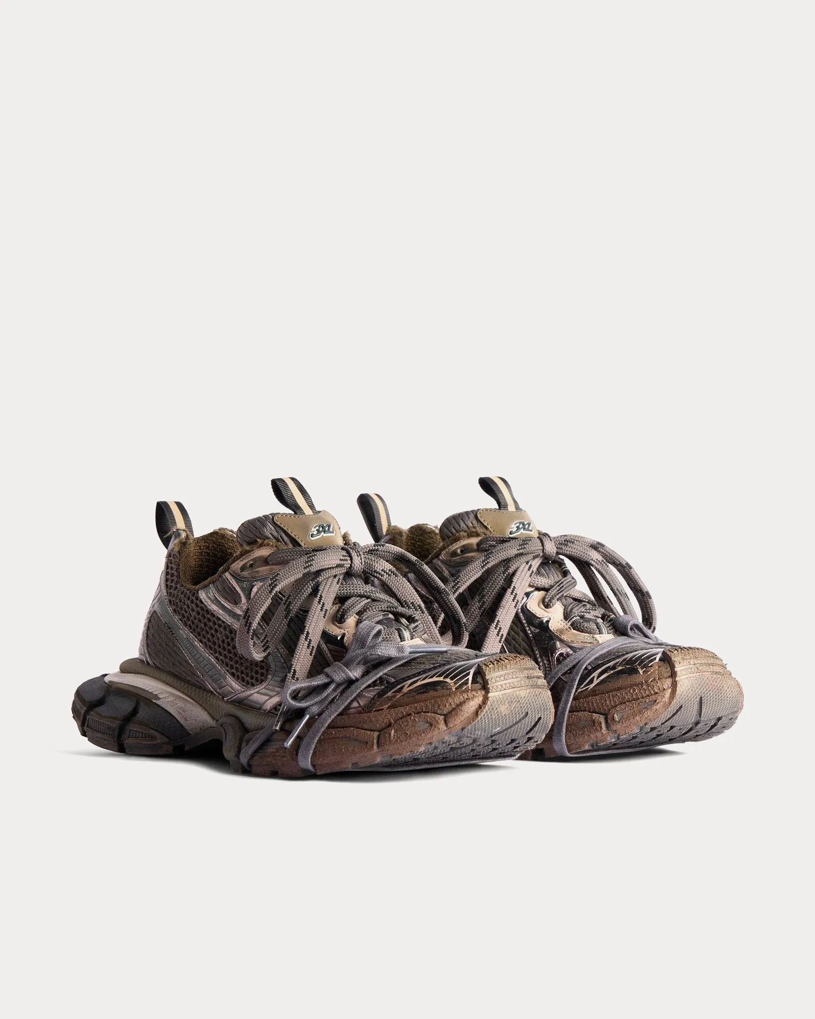 3XL Worn Out Mesh & Polyurethane Brown Low Top Sneakers